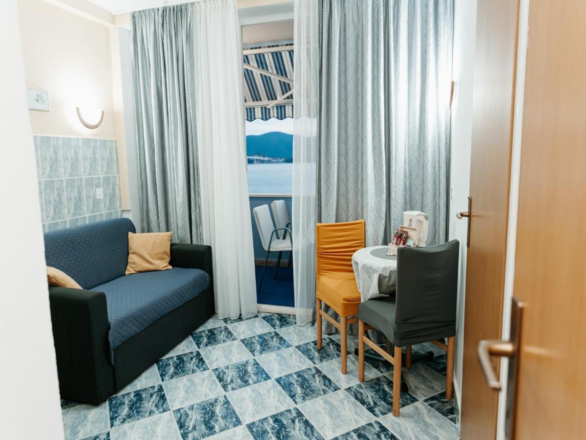 Apartmani Dragobratovic Komarna Exterior foto